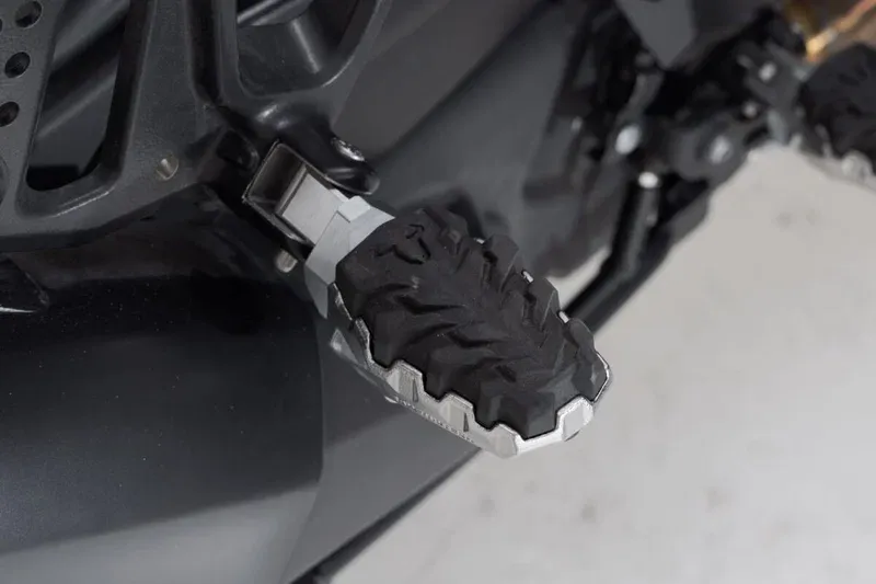 EVO PILLION FOOTREST KIT Premium